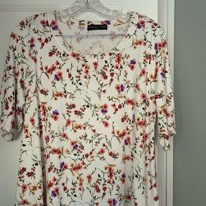 Floral flare top w/cute button detailing on back